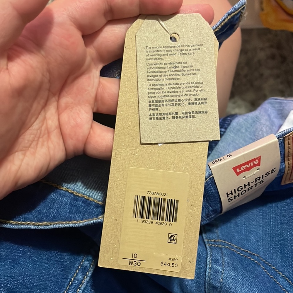 LEVI’S shorts - Picture 4 of 4